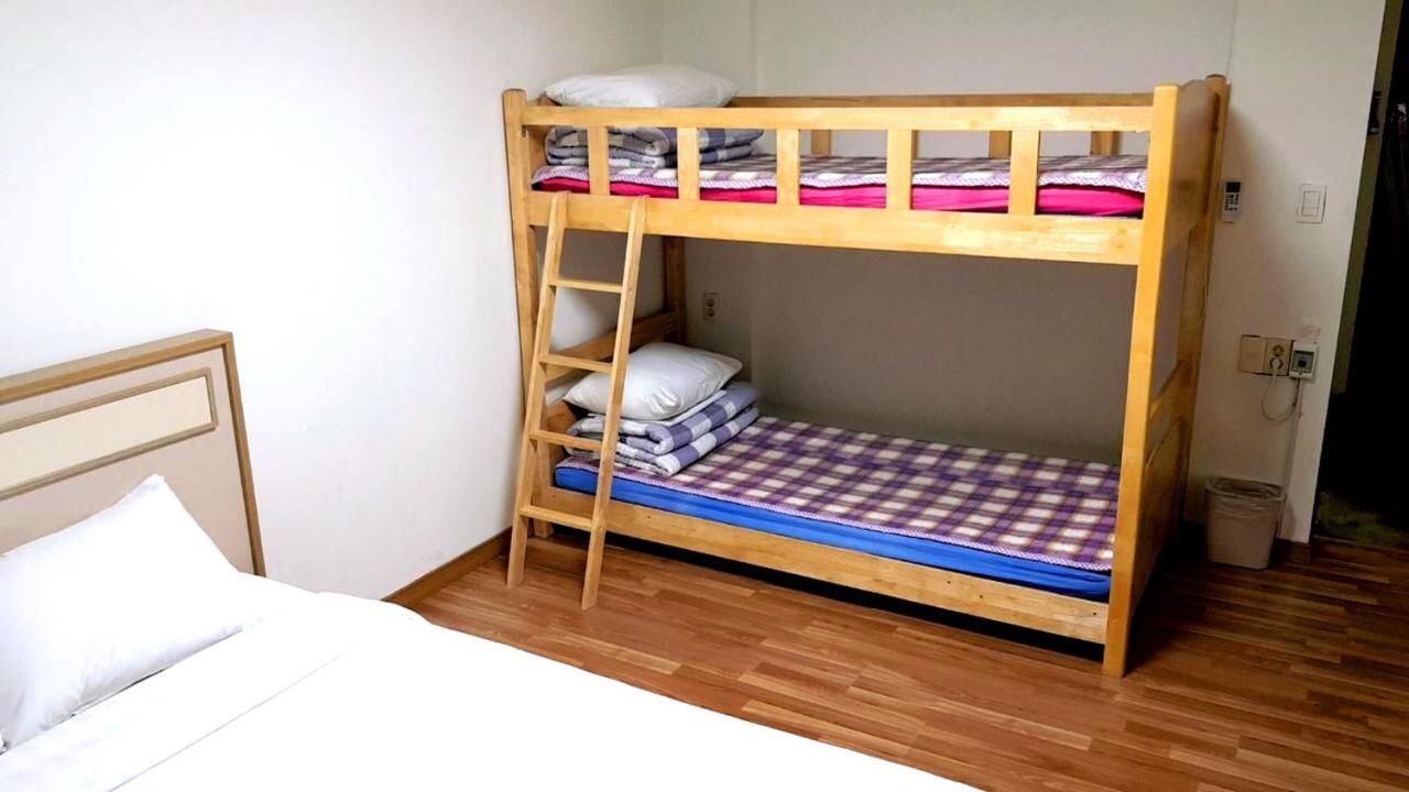 Busan Popcorn Hostel Екстер'єр фото